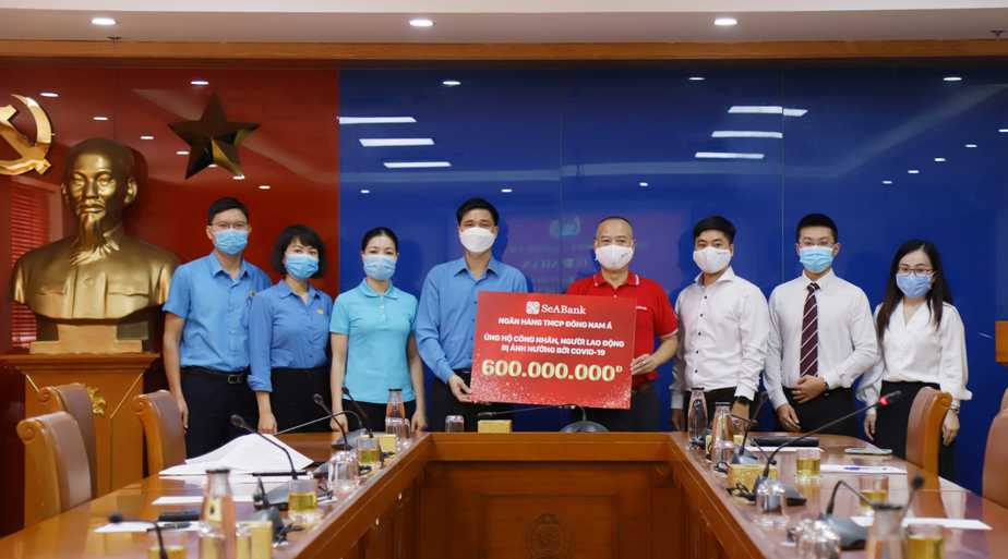 SeABank ủng hộ gần 1,7 tỷ đồng hỗ trợ công nhân, người dân bị ảnh hưởng bởi Covid-19
