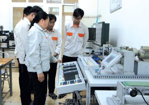 Được đầu tư thiết bị dạy học hiện đại, giáo viên Trường Cao đẳng Nghề Hà Nam nỗ lực đáp ứng nhu cầu học nghề của học viên và yêu cầu xây dựng mô hình trường dạy nghề chất lượng cao