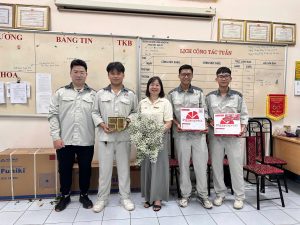 Học trò gửi tặng cô những món quà nhân dịp 20-10