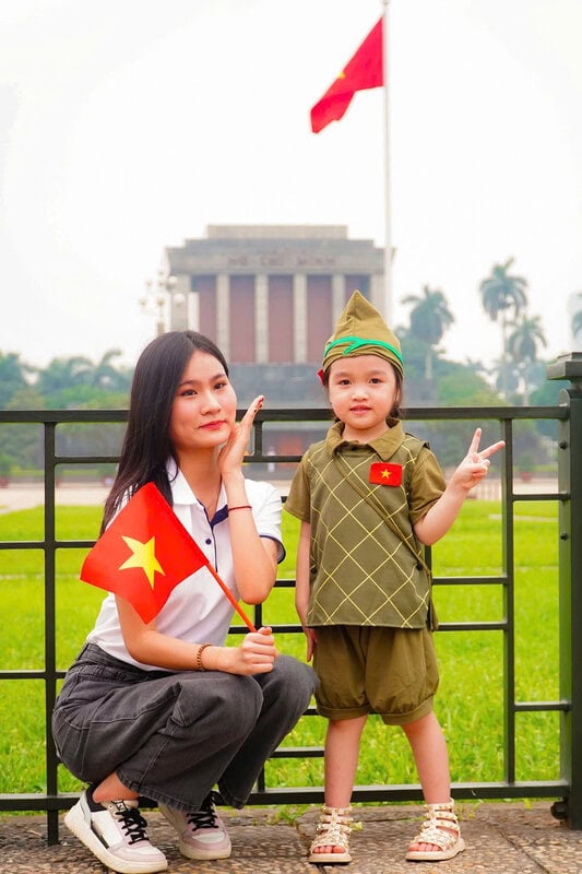 Cùng em bé hạnh phúc, chào đón ngày lễ kỷ niệm của dân tộc 