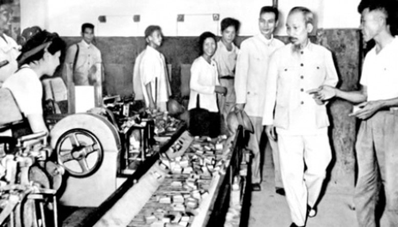 Chủ tịch Hồ Chí Minh thăm Nhà máy Diêm Thống nhất (năm 1956)