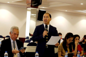 Các diễn giả thảo luận, trao đổi về vai trò của báo chí và doanh nghiệp