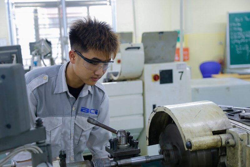 Sinh viên Khoa Cơ khí Trường Cao đẳng Công nghiệp Bắc Ninh