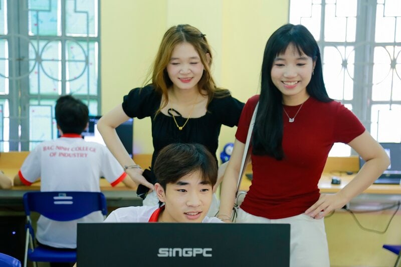 Thực học, thực hành, học gắn với việc làm là xu hướng được giới trẻ ngày càng quan tâm