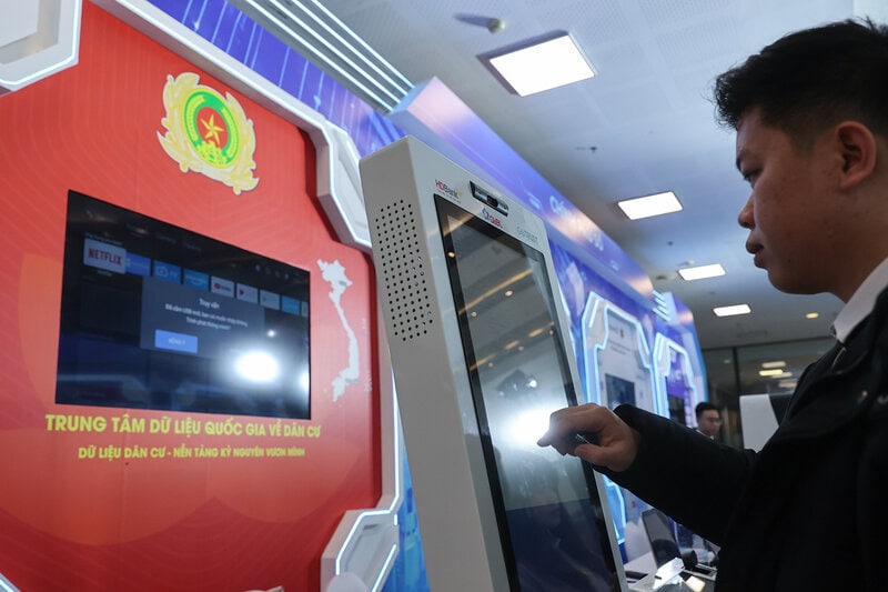 Chuyển đổi số phải đặt người dân và doanh nghiệp ở vị trí trung tâm, và sự hài lòng của người dân là thước đo quan trọng hàng đầu. (Ảnh minh hoạ)