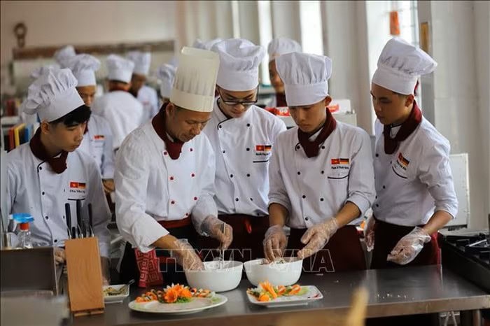 Cần tránh tâm lý coi học nghề là lựa chọn thấp kém.