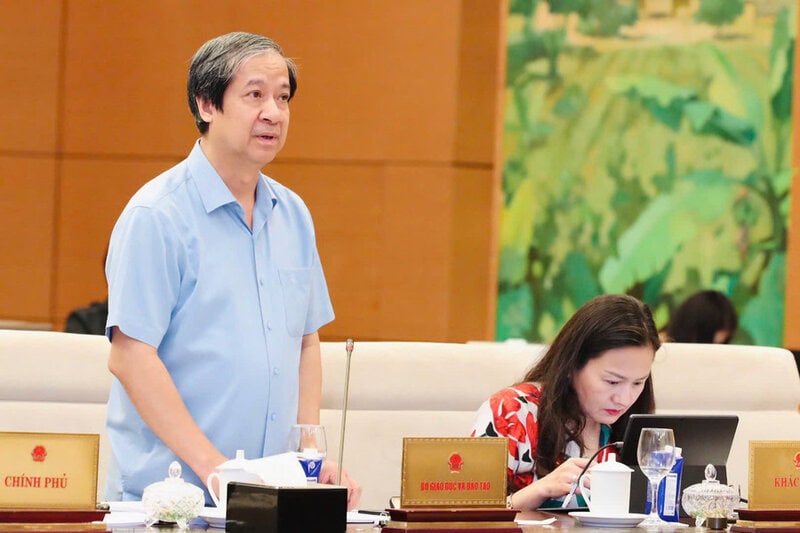 Bộ trưởng Bộ Giáo dục và Đào tạo Nguyễn Kim Sơn.