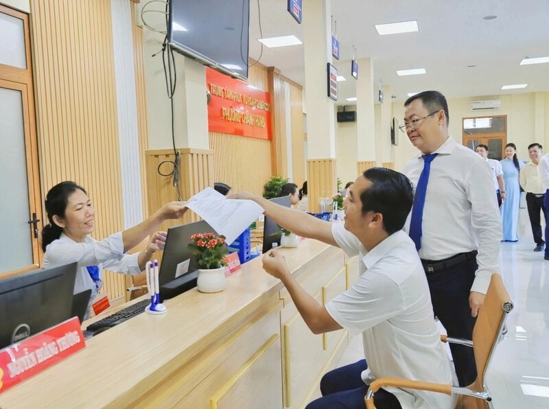 Rõ ràng hơn về vai trò của cấp xã trong quản lý giáo dục. (Ảnh: Trung tâm hành chính công của UBND phường Chánh Hưng (Q.8 cũ), TP.HCM)