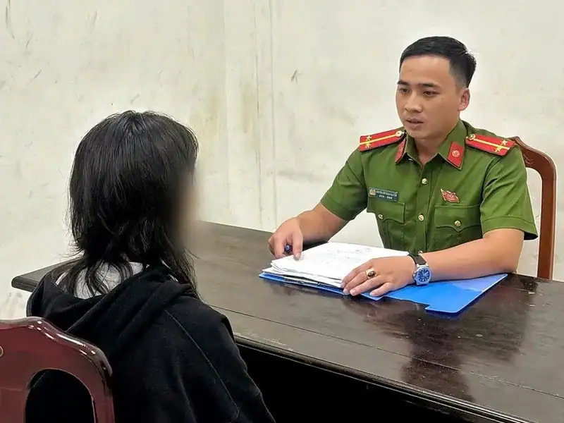 Nữ sinh viên B. kể lại quá trình bị nhóm người "bắt cóc online"