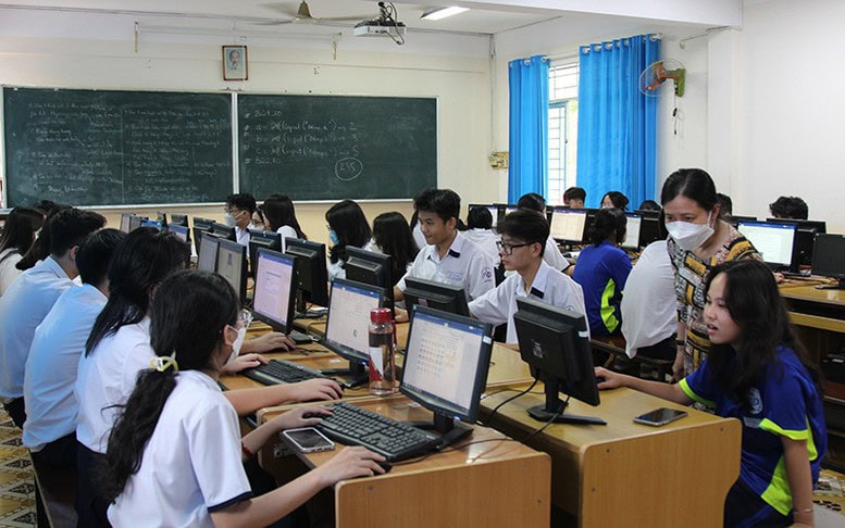 Chuyển đổi số toàn diện, phổ cập và ứng dụng mạnh mẽ công nghệ số, trí tuệ nhân tạo trong giáo dục và đào tạo.