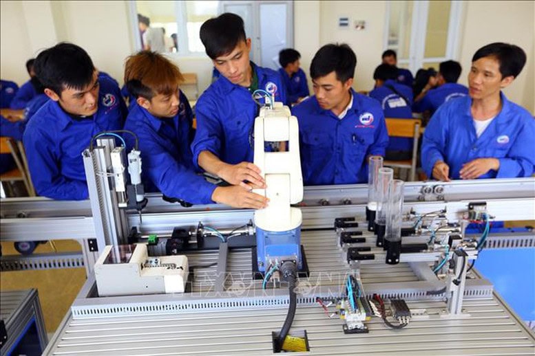 Việc lấy chuyển đổi số và ứng dụng AI làm khâu đột phá sẽ là động lực quan trọng để nâng cao chất lượng GDNN v à GDTX.