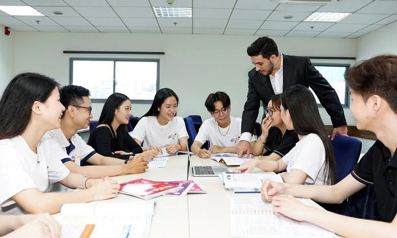 Thu hút người nước ngoài giảng dạy, giáo dục tại các cơ sở giáo dục nghề nghiệp.