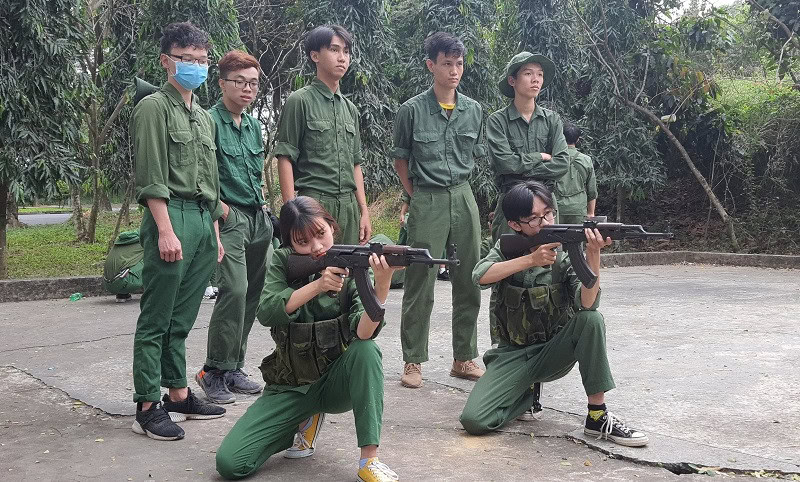 Nội dung giáo trình phải phù hợp với mục tiêu, yêu cầu, nội dung Chương trình Giáo dục quốc phòng và an ninh của từng trình độ đào tạo, bảo đảm chuẩn kiến thức, kỹ năng.