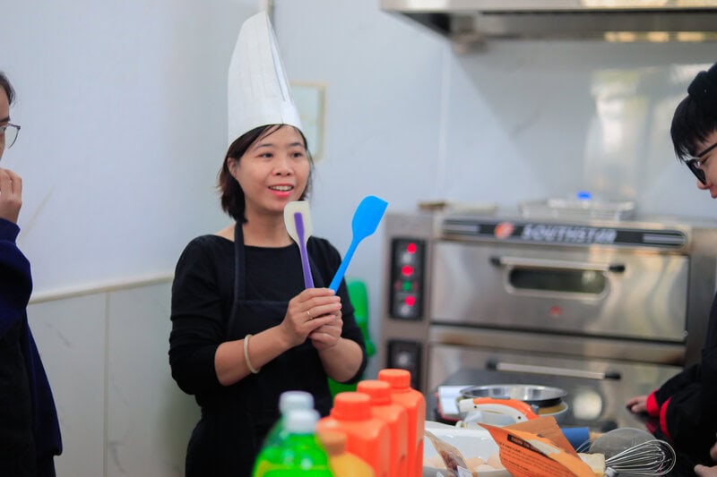 “Dù các em tiếp thu chậm hơn, nhưng chỉ cần các em làm được một bước nhỏ thôi, lòng tôi đã thấy vui vô cùng. Điều đó chứng minh rằng các em có thể học nghề và có thể hòa nhập với thị trường lao động,” 