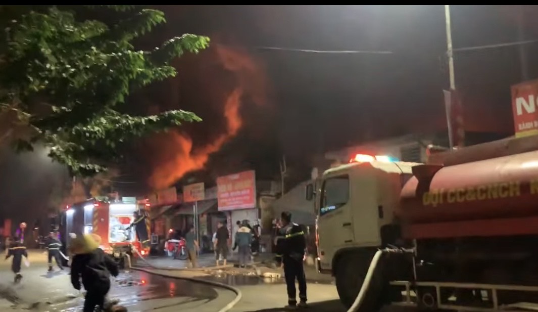 Vụ cháy được xác định phát ra từ một ki ôt trong chợ 