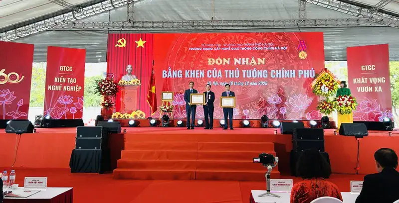 Hai cá nhân được trao tặng Bằng khen của Thủ tướng Chính phủ