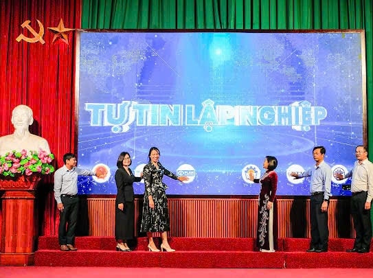 Dự án " Tự tin lập nghiệp" với mục tiêu đào tao nghề ngắn hạn cho 2.000 thanh niên, trao quyền cho phụ nữ, người khuyết tật cơ hội việc làm bền vững