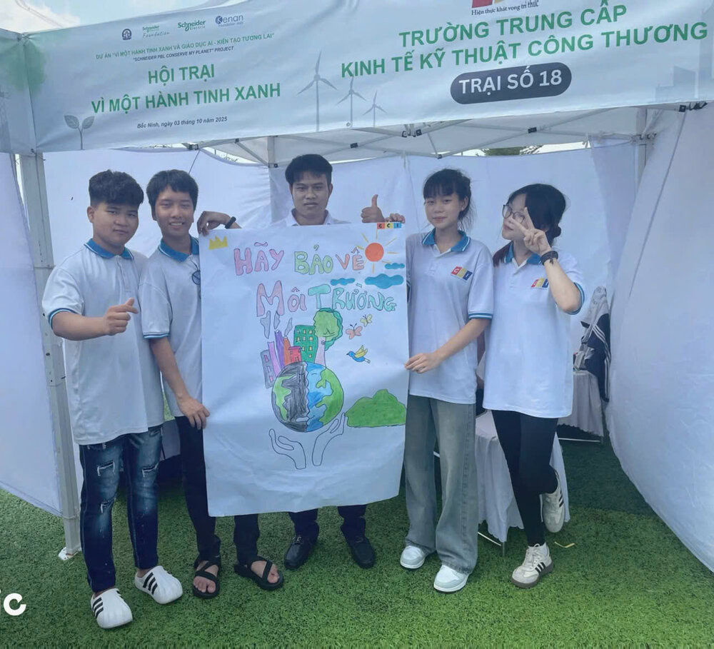 Mỗi hoạt động văn hóa, thể thao, hành động vì môi trường của nhà trường hướng tới cho các em tư duy lối sống tích cực. 