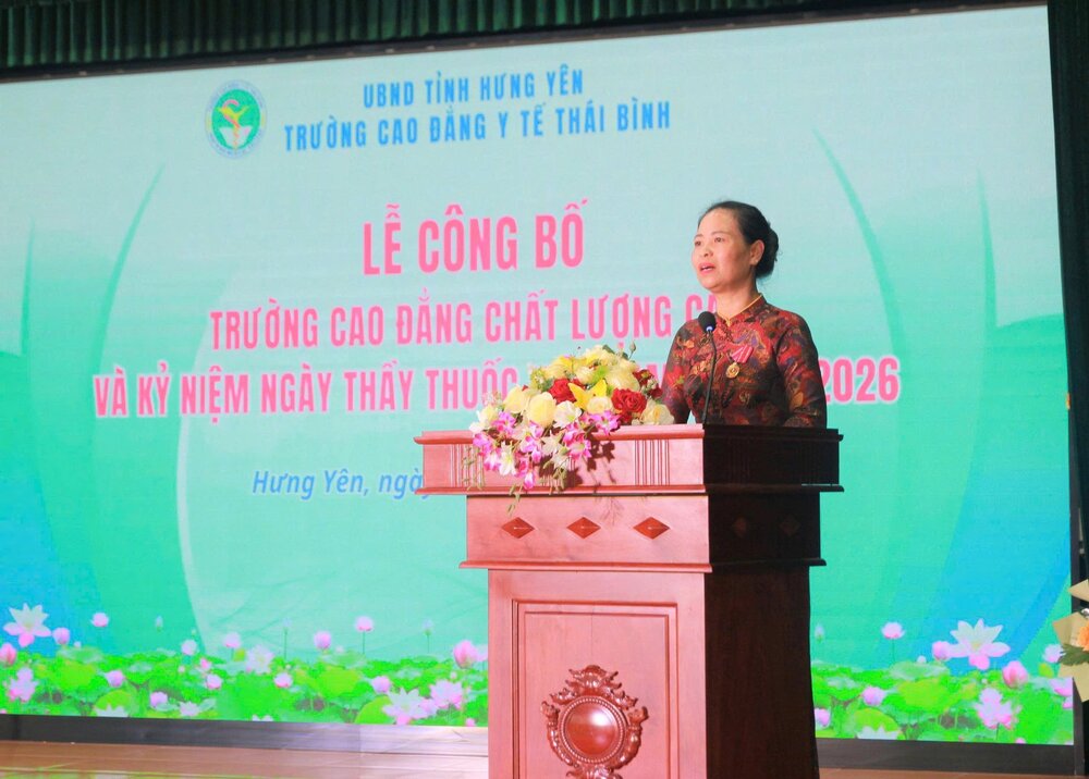 TS. Nguyễn Thị Thu Dung, Hiệu trưởng CĐ Y tế Thái Bình phát biểu và cảm ơn các đại biểu tham dự tại buổi lễ. 
