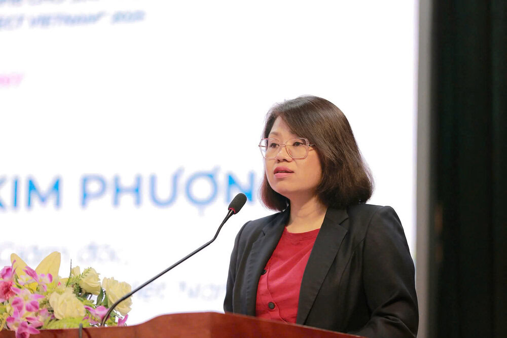 Bà Đinh Kim Phượng, quyền Giám đốc Kenan Foundation Asia tại Việt Nam phát biểu tại buổi lễ.