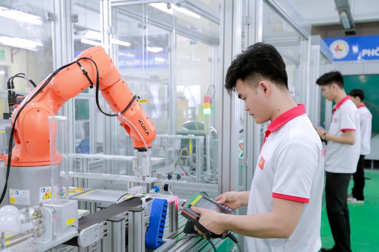 Sân chơi của công nghệ, xanh hóa và số hóa