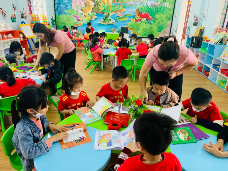 Siết quy định học liệu mầm non: Từ đồ chơi đến tài liệu đều phải “đúng chuẩn”