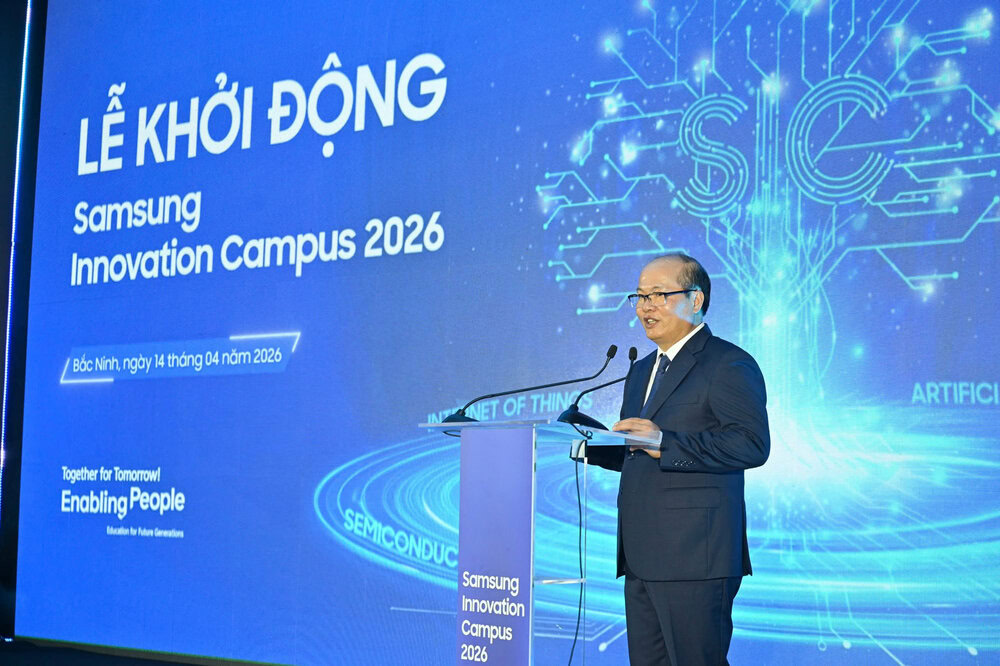 Ông Nguyễn Công Thông, Bí thư Đảng ủy, Hiệu trưởng VKTech phát biểu tại Lễ khởi động Samsung Innovation Campus 2026.