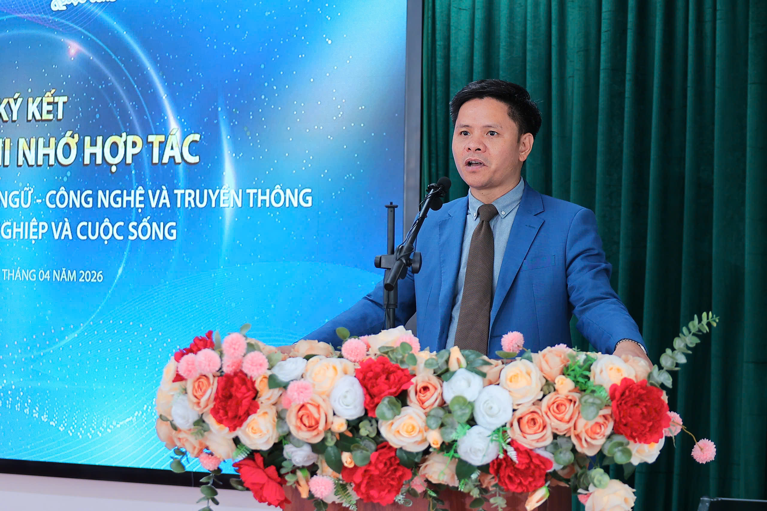 TS. Nguyễn Xuân Sang, Hiệu trưởng trường Cao đẳng Ngoại ngữ - Công nghệ và Truyền thông kỳ vọng sự gắn kết hai bên nhằm thúc đẩy truyền thông giáo dục nghề nghiệp, đào tạo song hành khối ngành truyền thông của nhà trường. 