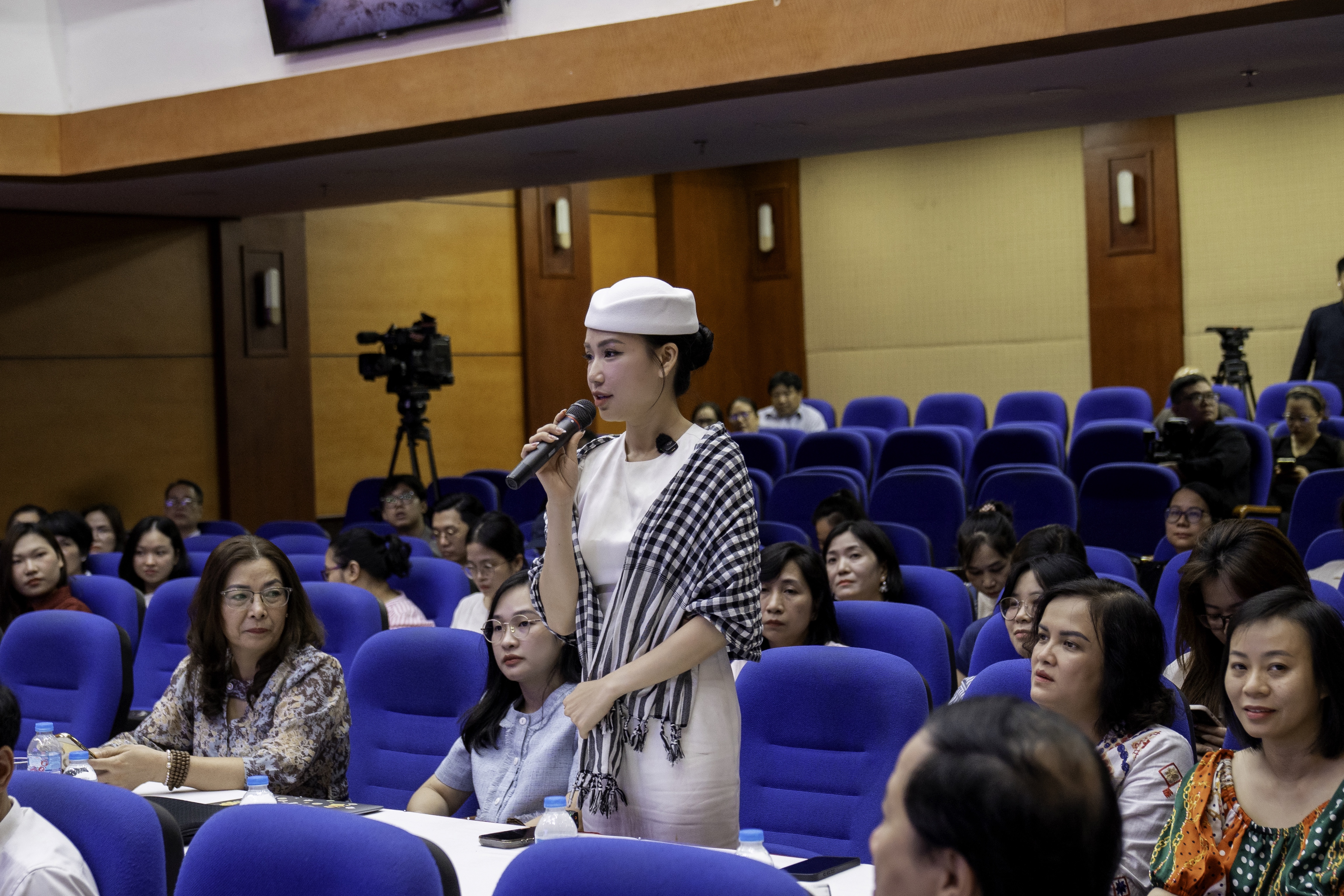 Các KOL tham dự tích cực đặt câu hỏi trong phần thảo luận cùng Ban Tổ chức