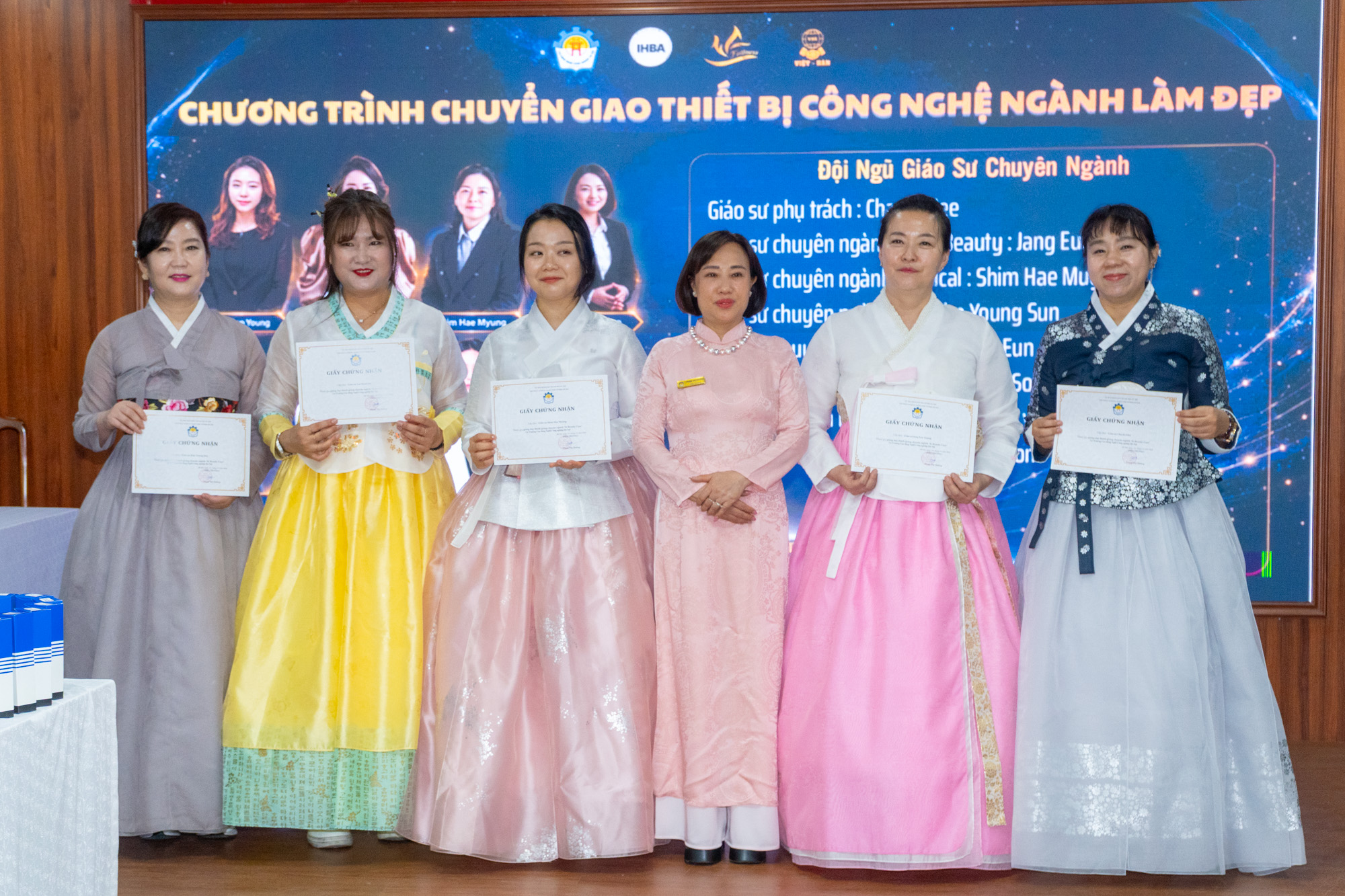 Các giáo sư, chuyên gia Hàn Quốc các chuyên ngành làm đẹp sẽ thỉnh giảng đào tạo nghề làm đẹp tại HNIVC 