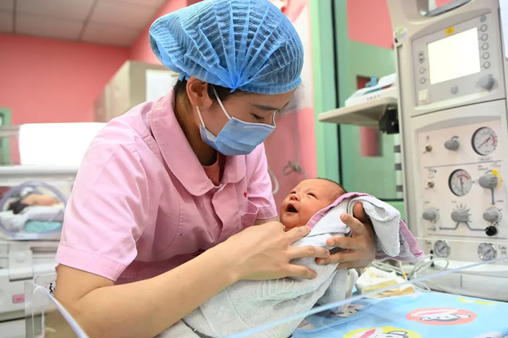 Việt Nam muốn tăng số trẻ sinh mỗi năm
