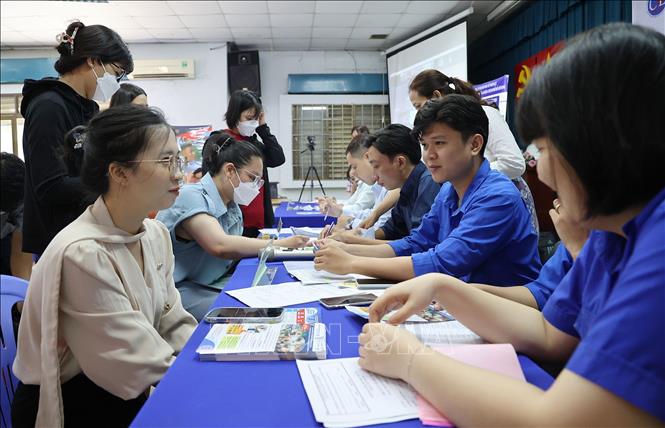 TP HCM dư lao động phục vụ, thiếu thợ lành nghề
