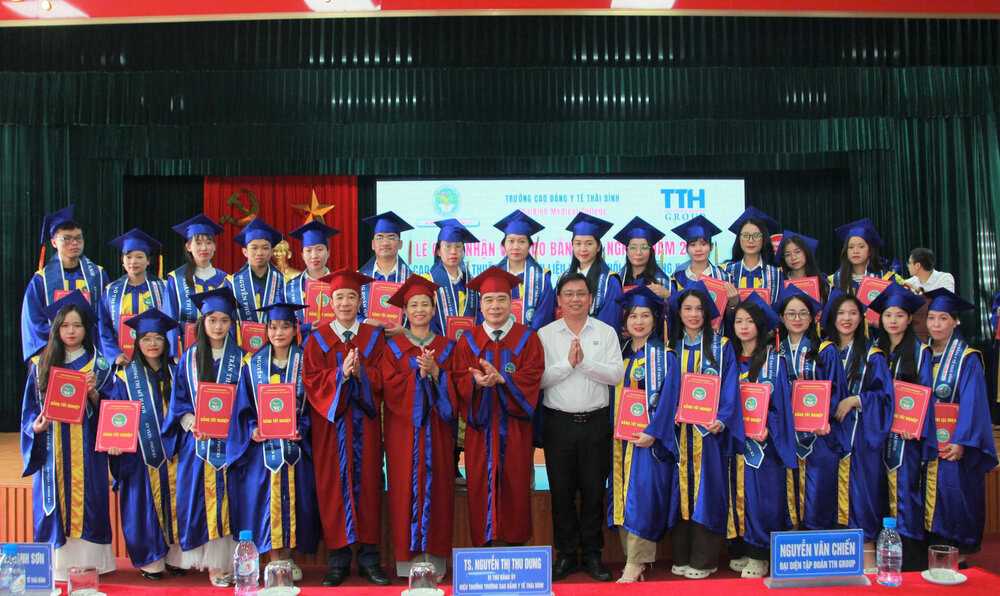Sự hợp tác giữa nhà trường và doanh nghiệp mang đến cơ hội học tập, giảm chi phí học phí cho sinh viên y khoa. 