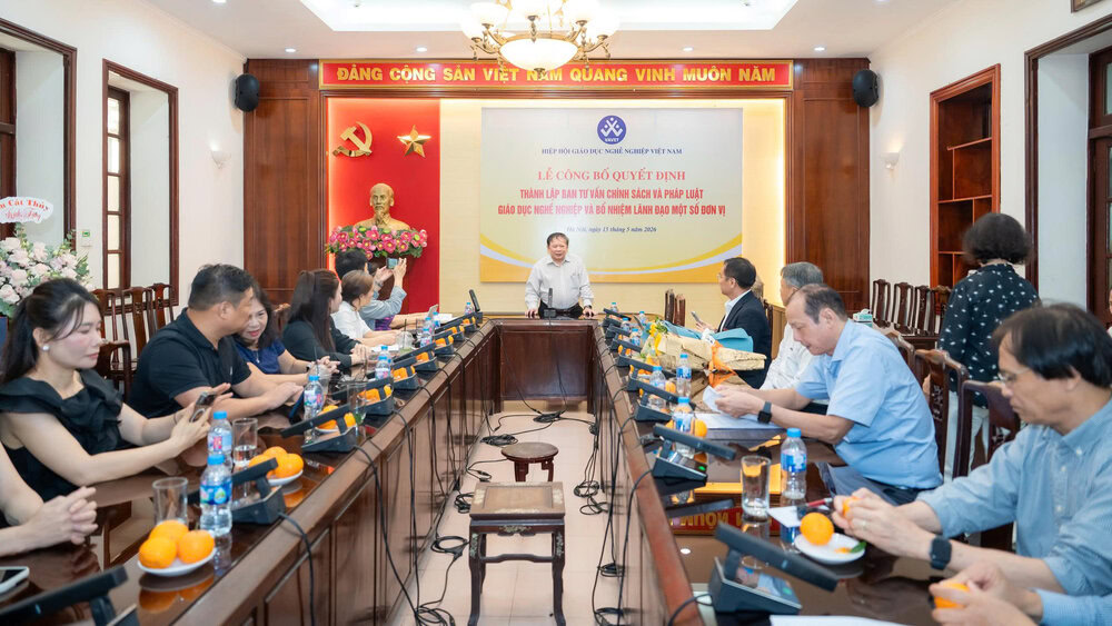 PGS.TSKH. Bùi Văn Ga, Chủ tịch Hiệp hội Giáo dục nghề nghiệp Việt Nam phát biểu tại buổi lễ. 
