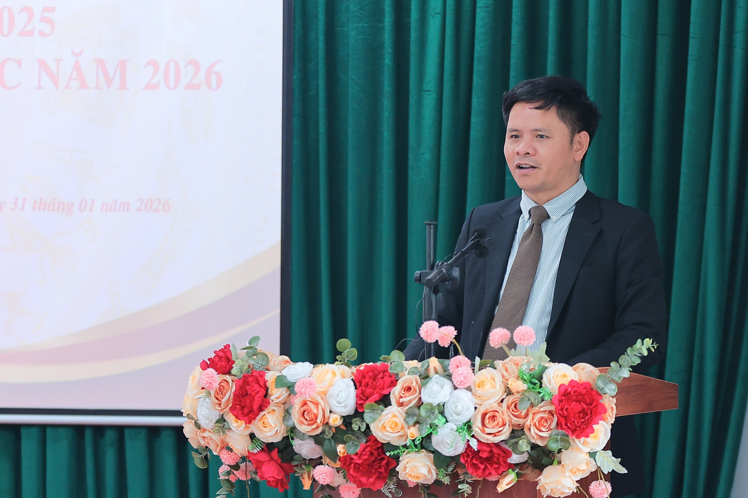 TS. Nguyễn Xuân Sang - Bí thư Chi bộ, Chủ tịch Hội đồng trường, Hiệu trưởng định hướng phát triển NCT College theo mô hình gắn thực tiễn với hội nhập quốc tế. 
