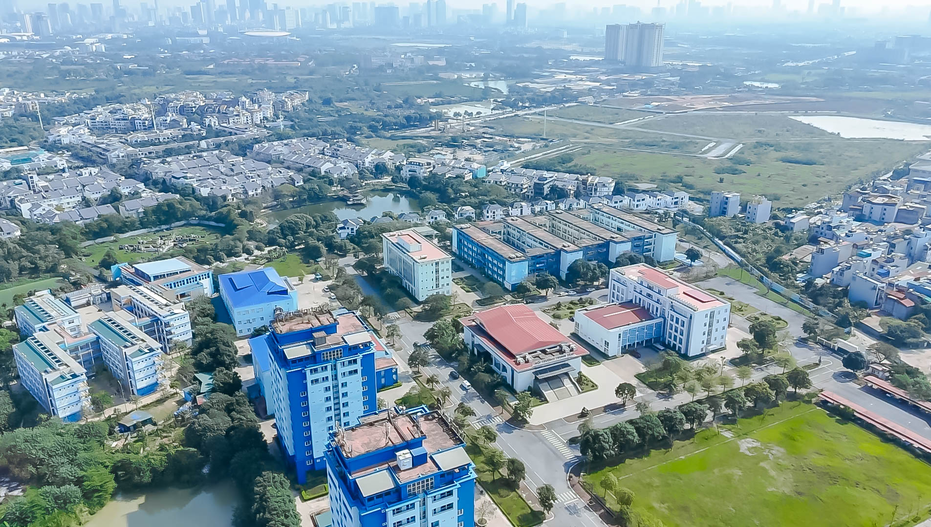 Trường Cao đẳng Ngoại ngữ - Công nghệ và Truyền thông 