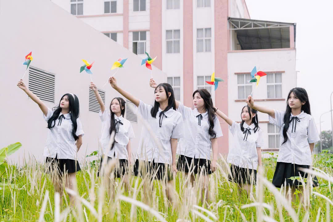 Người thầy nâng bước tuổi trẻ, gửi yêu thương vào từng vần thơ
