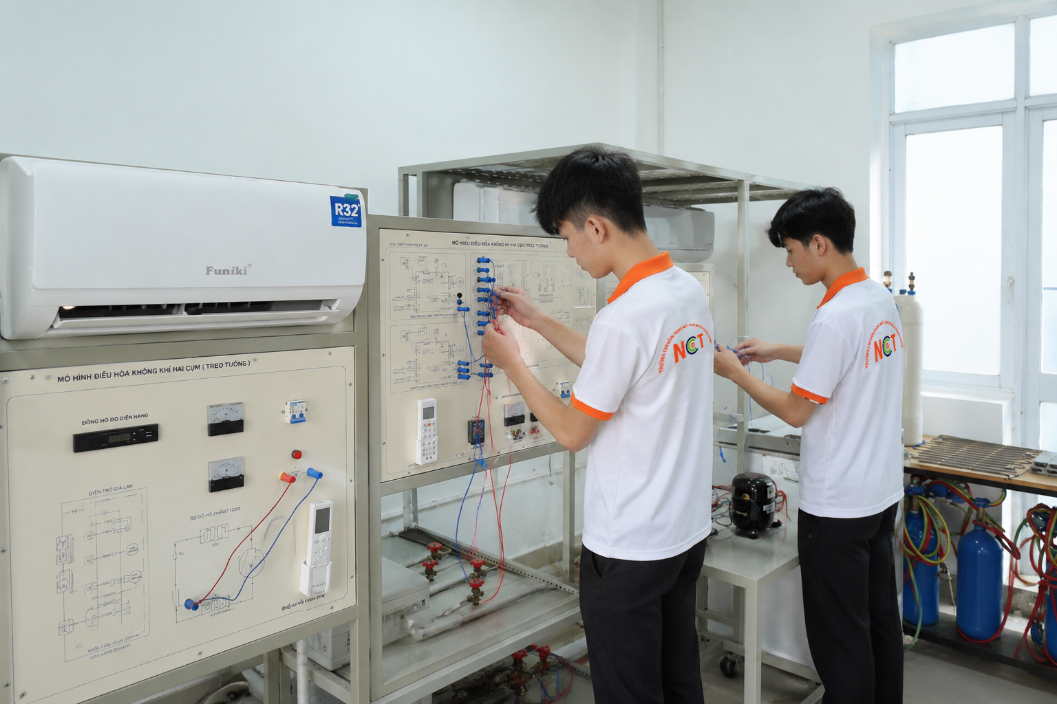 Sinh viên ngành Kỹ Thuật máy lạnh và điều hòa không khí