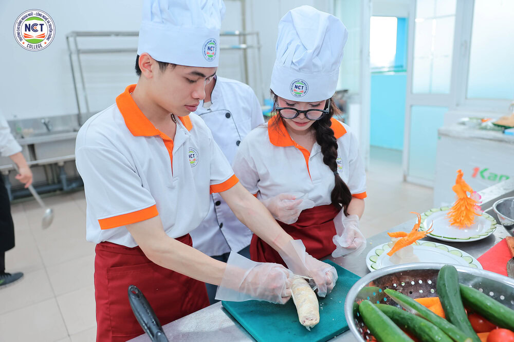 Sinh viên ngành kỹ thuật chế biến món ăn