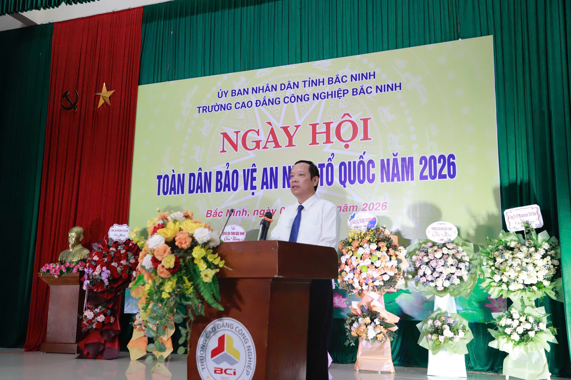 Ông Nghiêm Xuân Hưởng, Phó Chủ tịch HĐND tỉnh Bắc Ninh phát biểu và chỉ đạo tại Ngày hội. 
