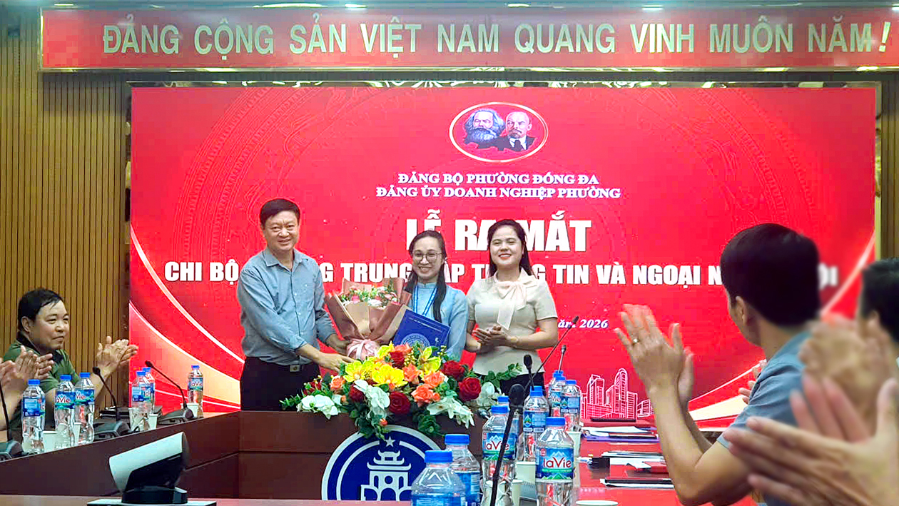 Ra mắt Chi bộ Trường Trung cấp Thông tin và Ngoại ngữ Hà Nội: Gắn xây dựng Đảng với nâng cao chất lượng đào tạo nghề