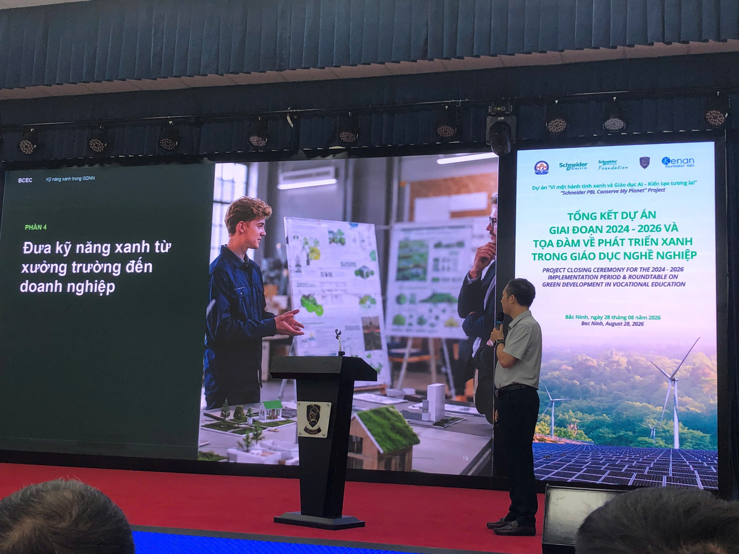 Ông Trương Văn Tâm, Phó Hiệu trưởng CĐ Cơ điện và Xây dựng Bắc Ninh chia sẻ tại sự kiện.