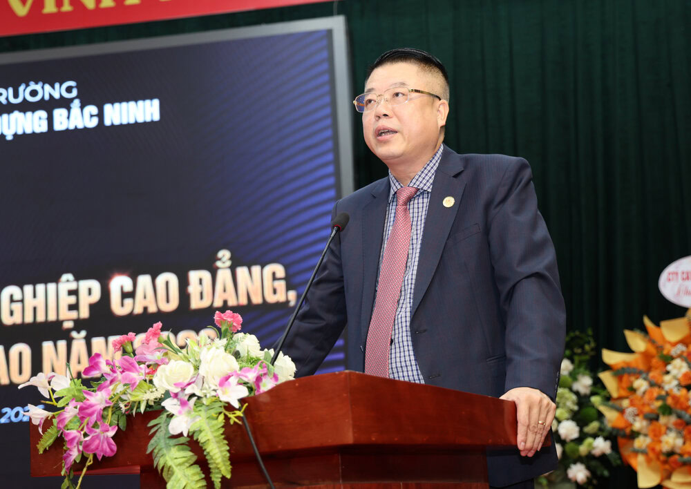 NGƯT.TS Nguyễn Quốc Huy, Hiệu trưởng BCEC chia sẻ và dặn dò các tân kỹ sư thực hành chuẩn bị hành trang khi bước vào môi trường làm việc, thực hành nghề nghiệp. 