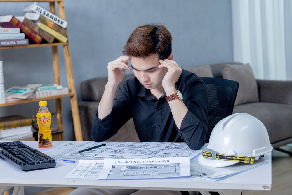 Lương chưa đủ sống, nhiều lao động trẻ phải làm thêm ngày đêm để trang trải cuộc sống