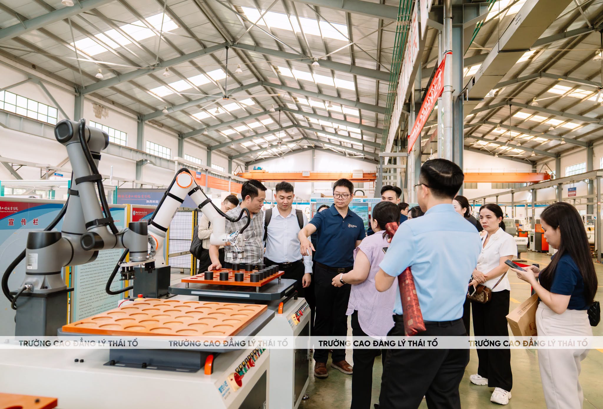 Hình thành năng lực nghề nghiệp và ứng dụng thực tiễn trong sản xuất được giáo dục nghề nghiệp coi trọng