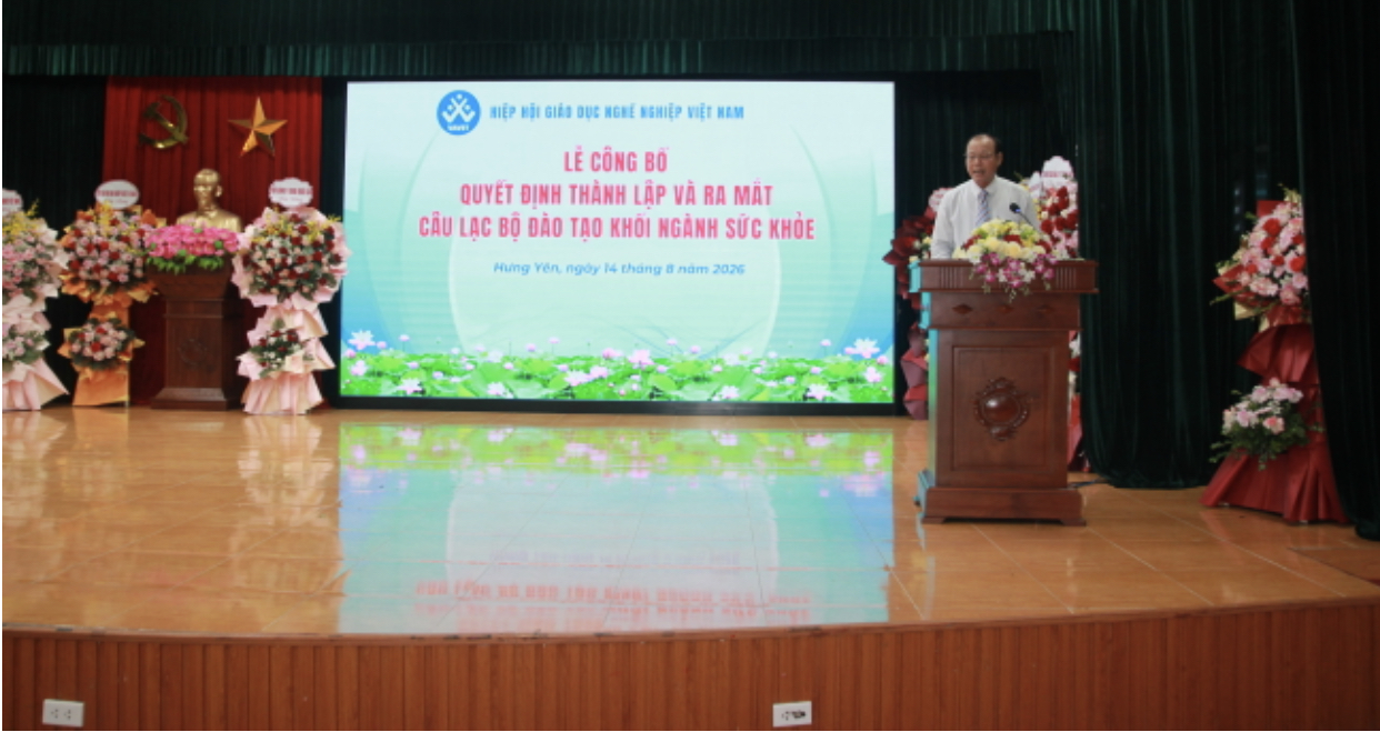 TS. Phan Sỹ Nghĩa phát biểu định hướng hoạt động CLB đào tạo khối ngành Sức khỏe tại sự kiện