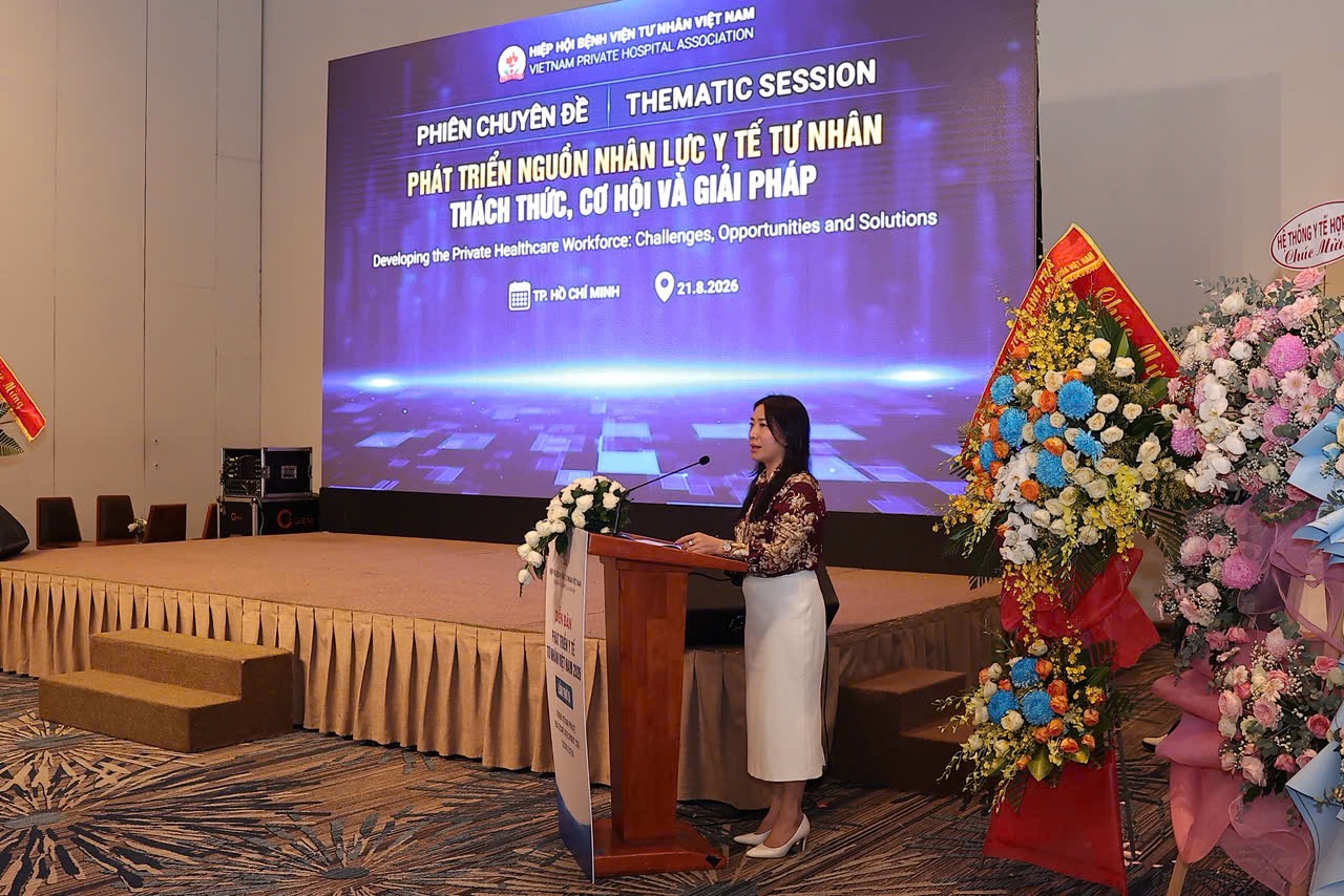 TS.Lê Thị Hằng, Phó Cục trưởng Cục GDNN & GDTX, Phó Chủ tịch VAVET chia sẻ tại sự kiện.