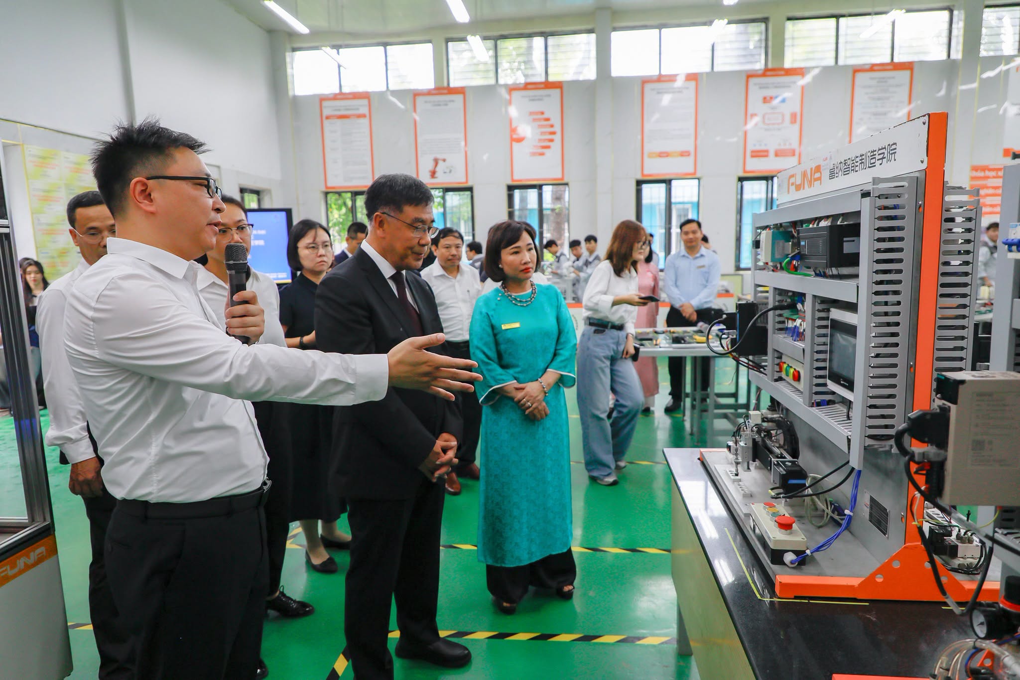 HNIVC tiếp đón đoàn đại biểu Bộ Giáo dục, Đại sứ quán Trung Quốc tại Việt Nam