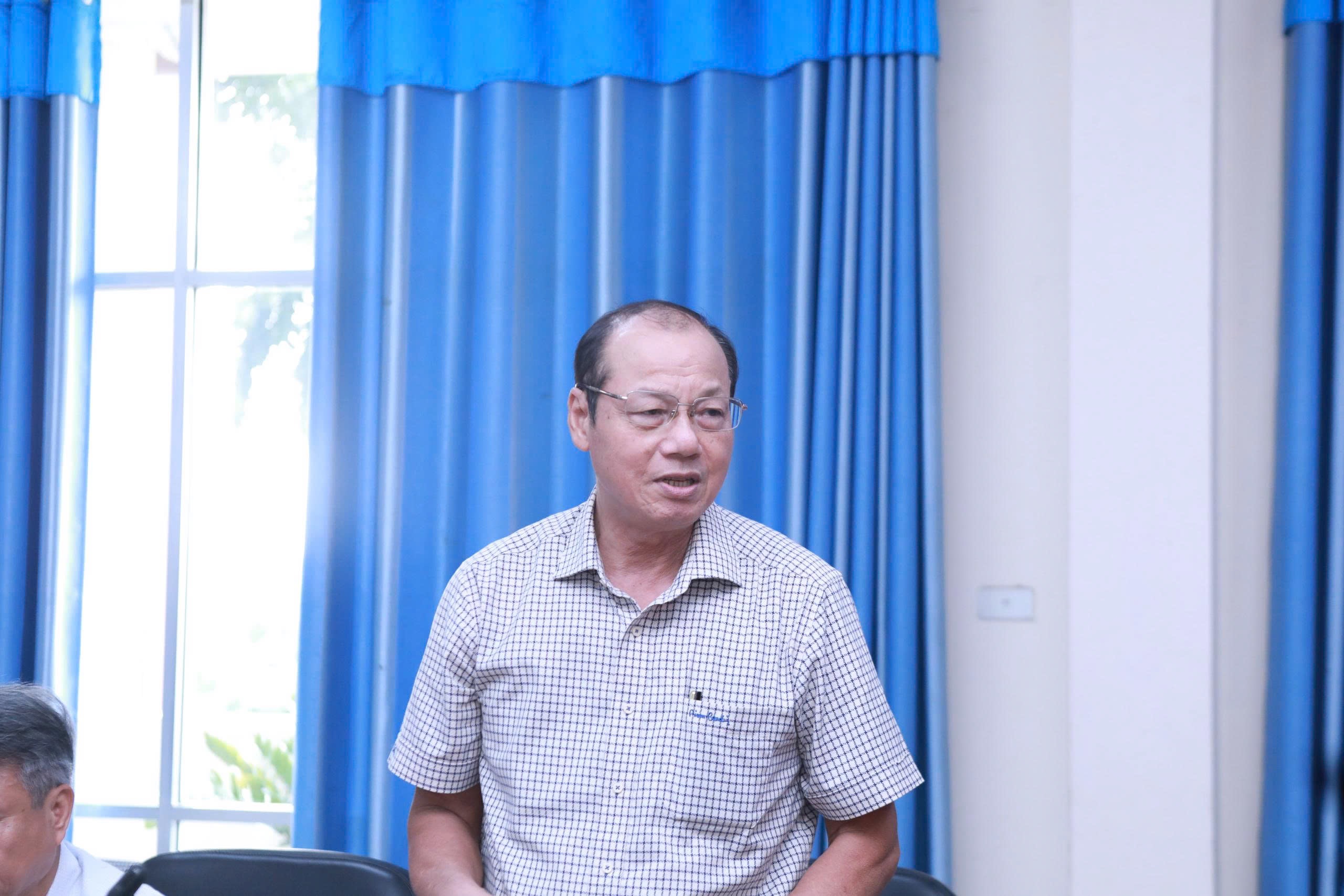 TS.Phan Sỹ Nghĩa, Phó Chủ tịch, Tổng Thư ký Hiệp hội Giáo dục nghề nghiệp Việt Nam đóng góp ý kiến tại hội thảo trên cơ sở luật.