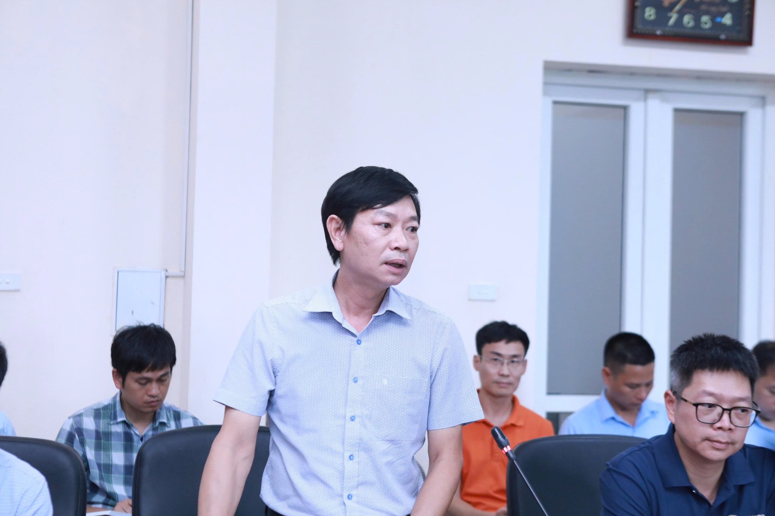 Ông Nguyễn Việt Hà, Hiệu trưởng CĐ Long Biên phát biểu tại hội thảo.